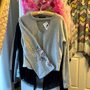 Almost Famous cropped sweatshirt with floral embroidery Size M NWT